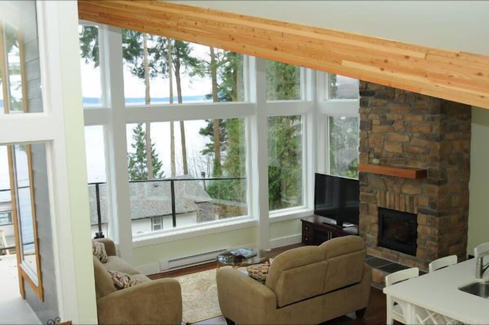 Photo of Livingroom in Chemainus