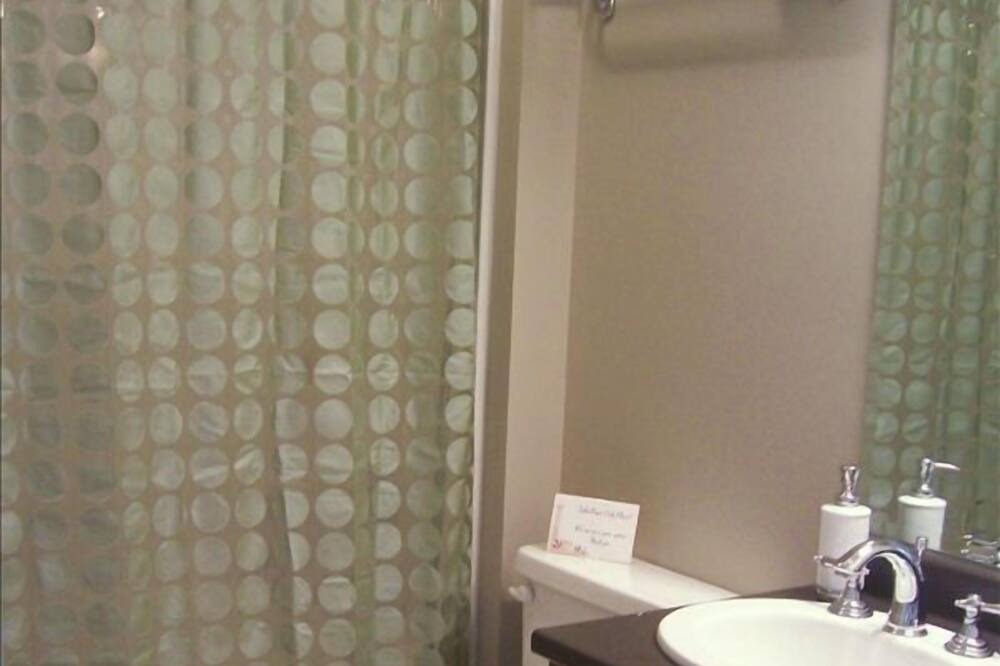 Photo of Bathroom in Vesuvius