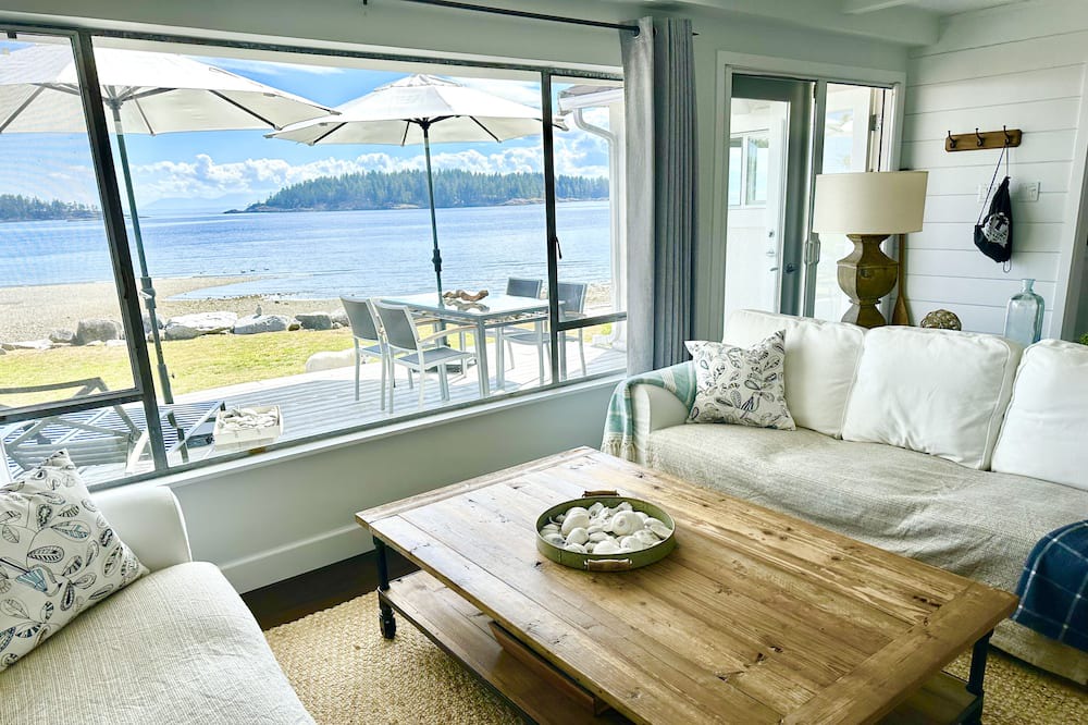 Photo of Livingroom in West Sechelt