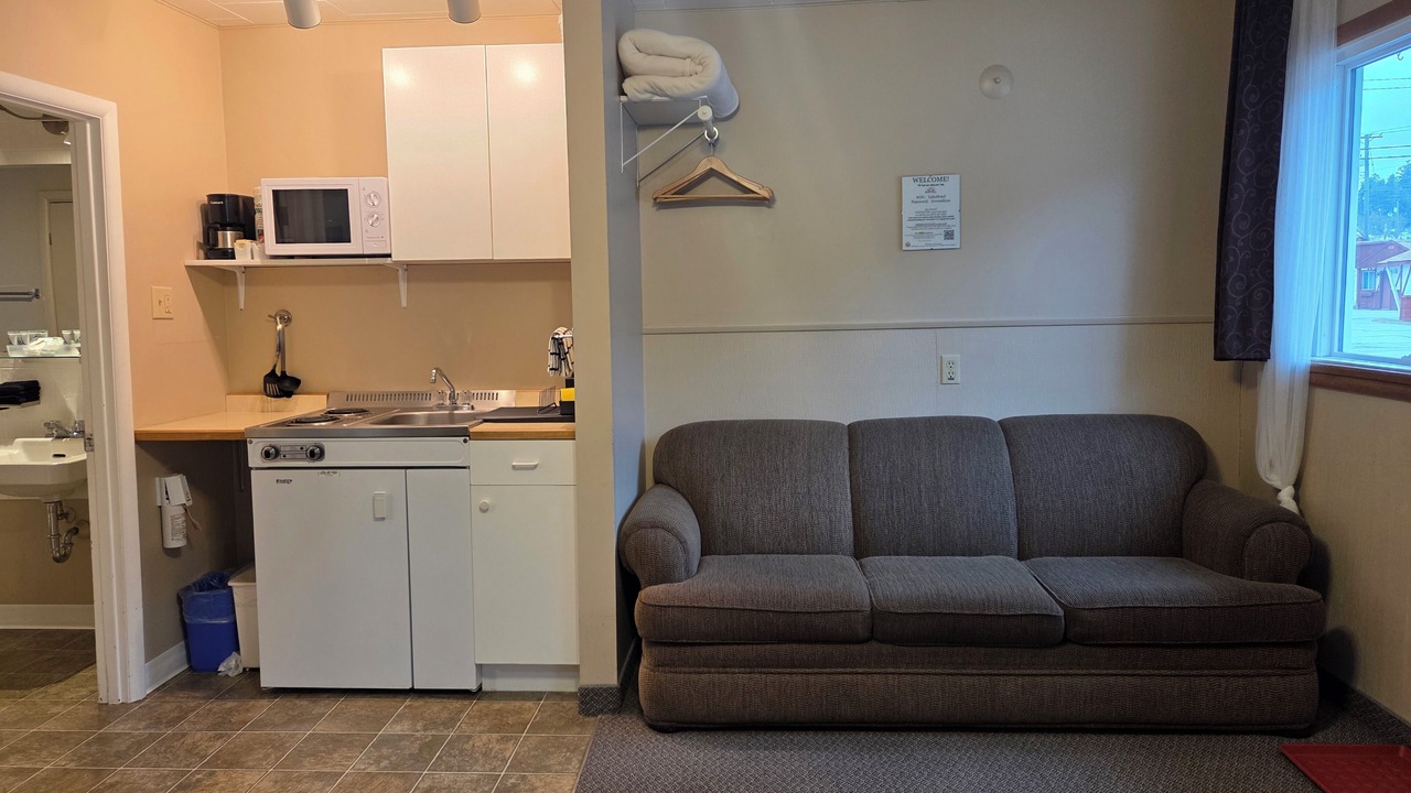 Photo of Kitchen in Radium Hot Springs