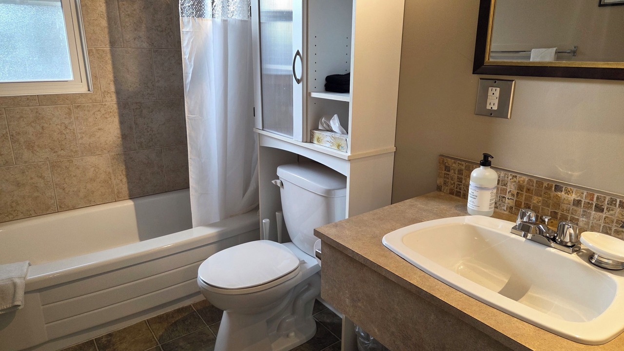 Photo of Bathroom in Radium Hot Springs