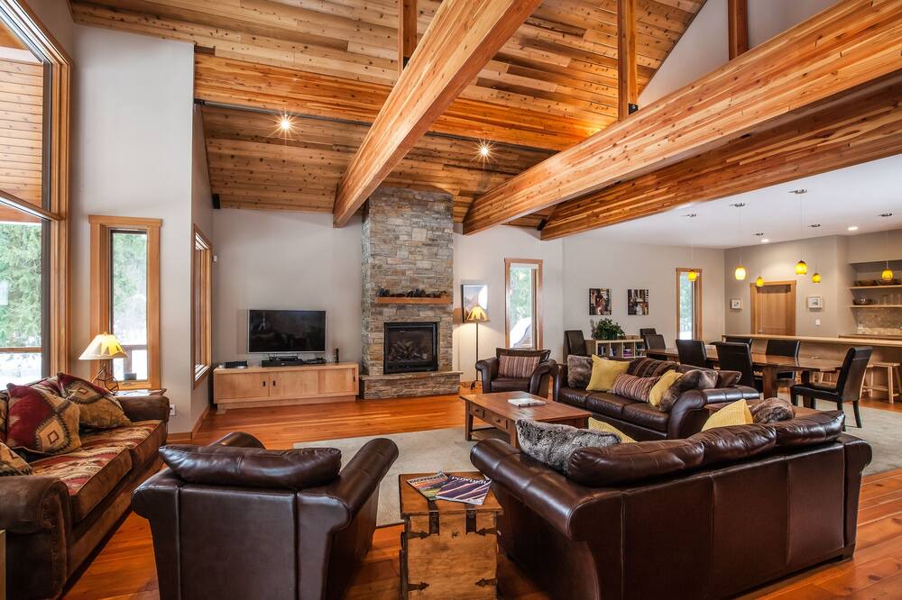 Photo of Livingroom in Revelstoke