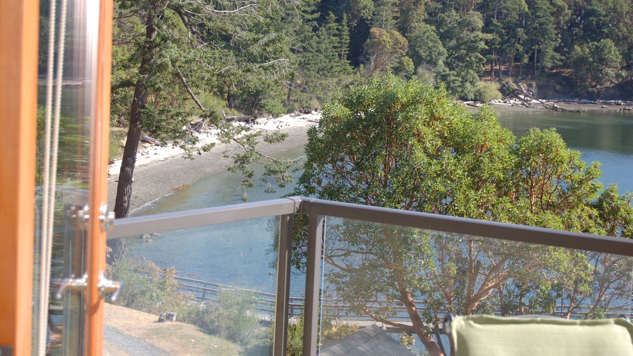 Photo of Patio Balcony in Mayne Island