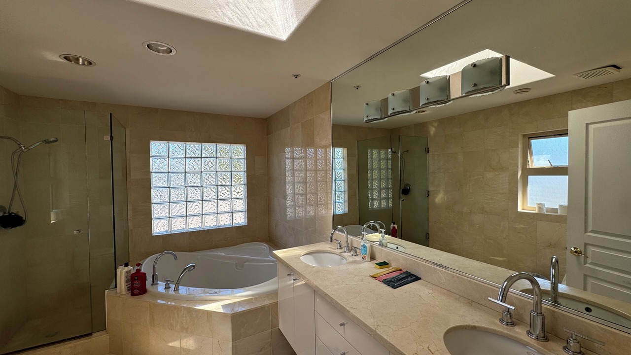 Photo of Bedroom in Oakridge