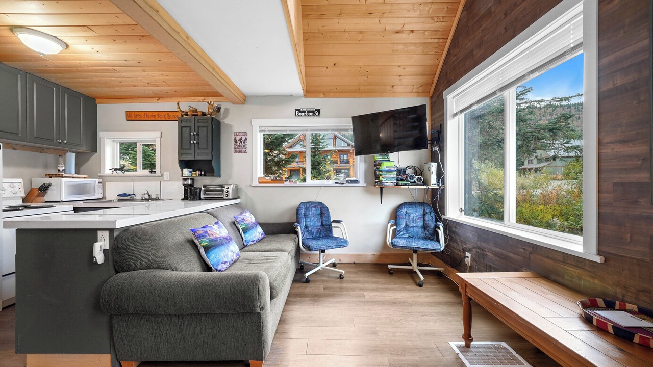 Photo of Livingroom in Hemlock Valley