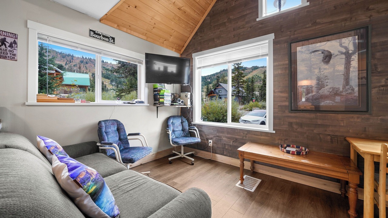 Photo of Livingroom in Hemlock Valley