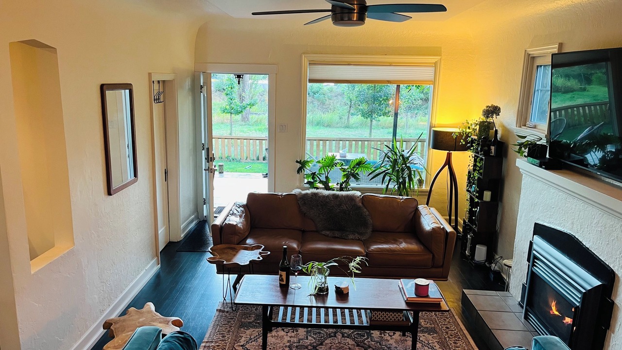 Photo of Livingroom in South Central