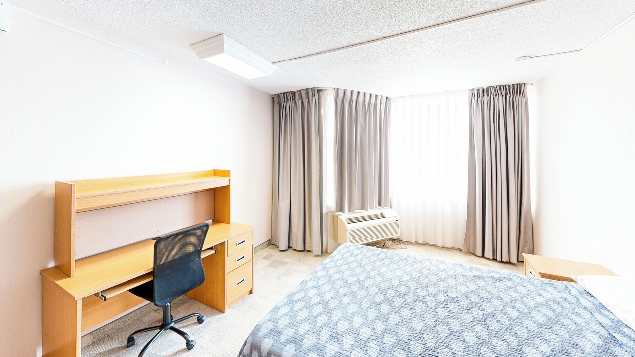 Photo of Bedroom in Bay Street Corridor