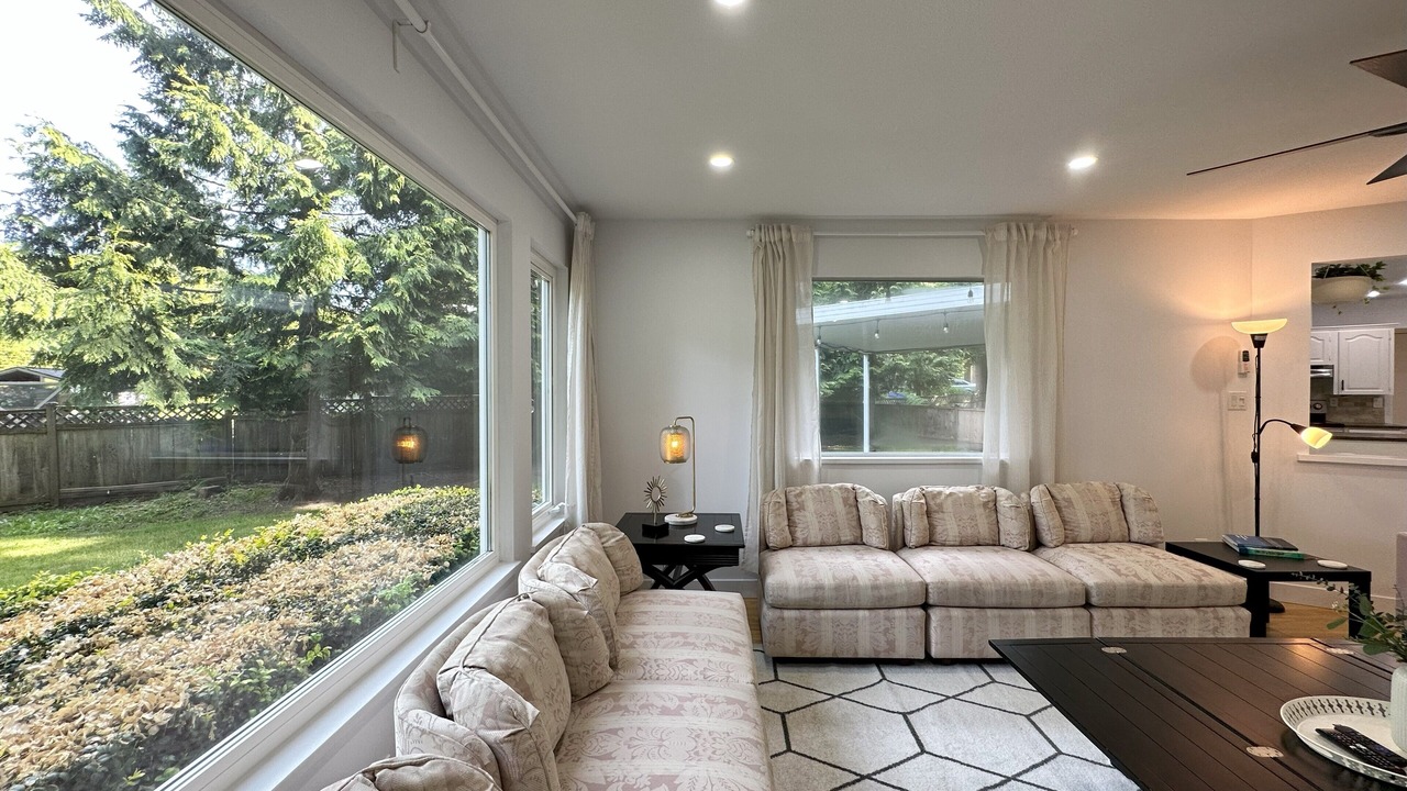 Photo of Livingroom in East Newton North