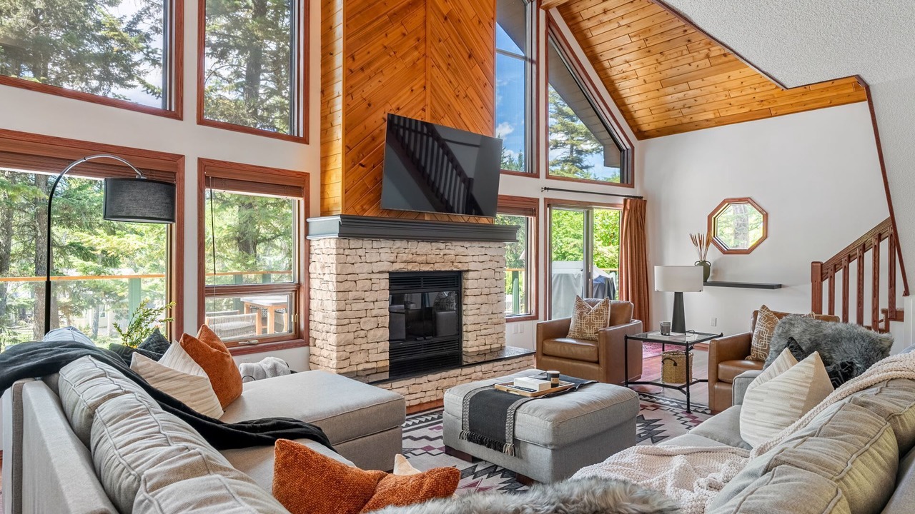 Photo of Livingroom in East Kootenay
