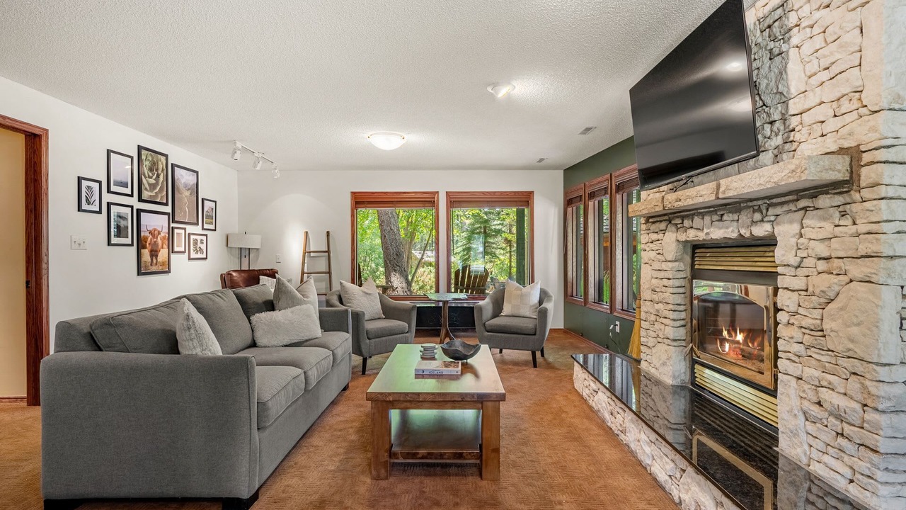 Photo of Livingroom in East Kootenay