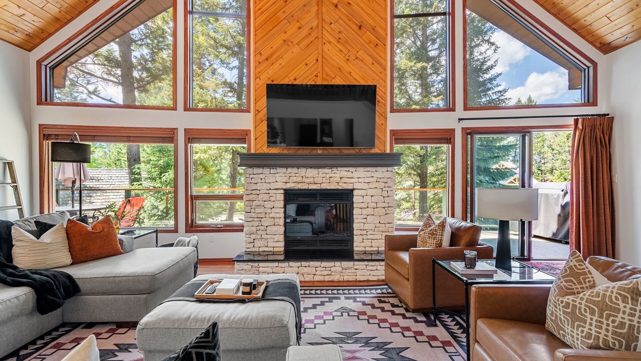 Photo of Livingroom in East Kootenay