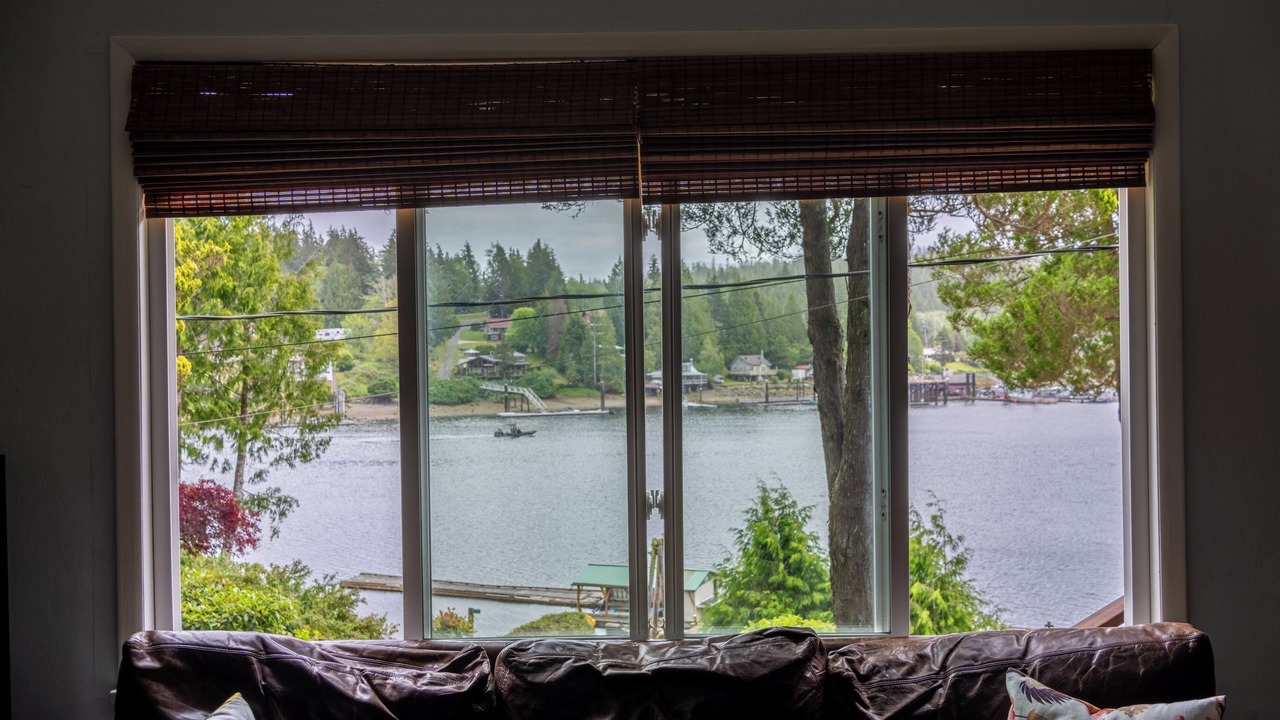 Photo of Livingroom in Bamfield
