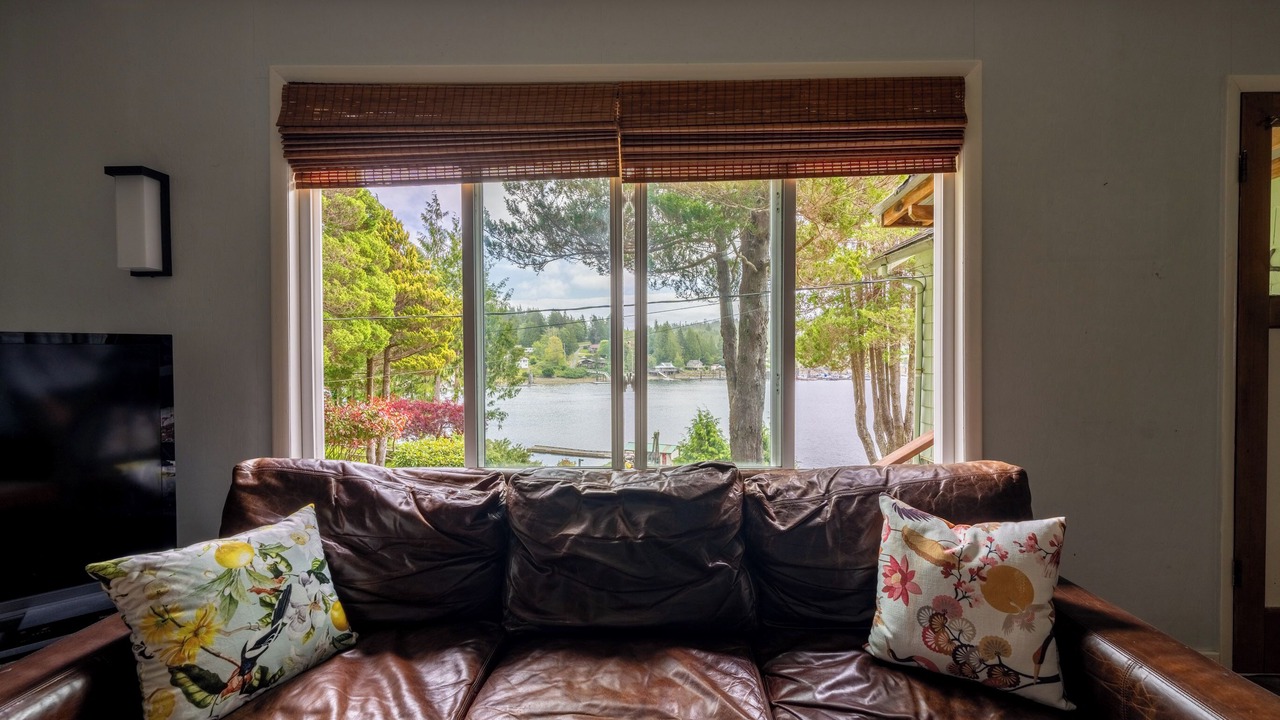 Photo of Livingroom in Bamfield