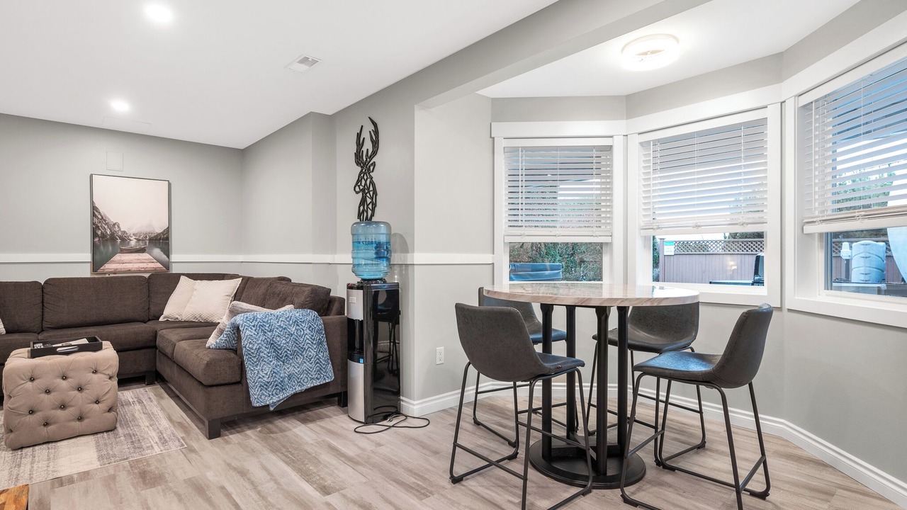 Photo of Livingroom in East Hill