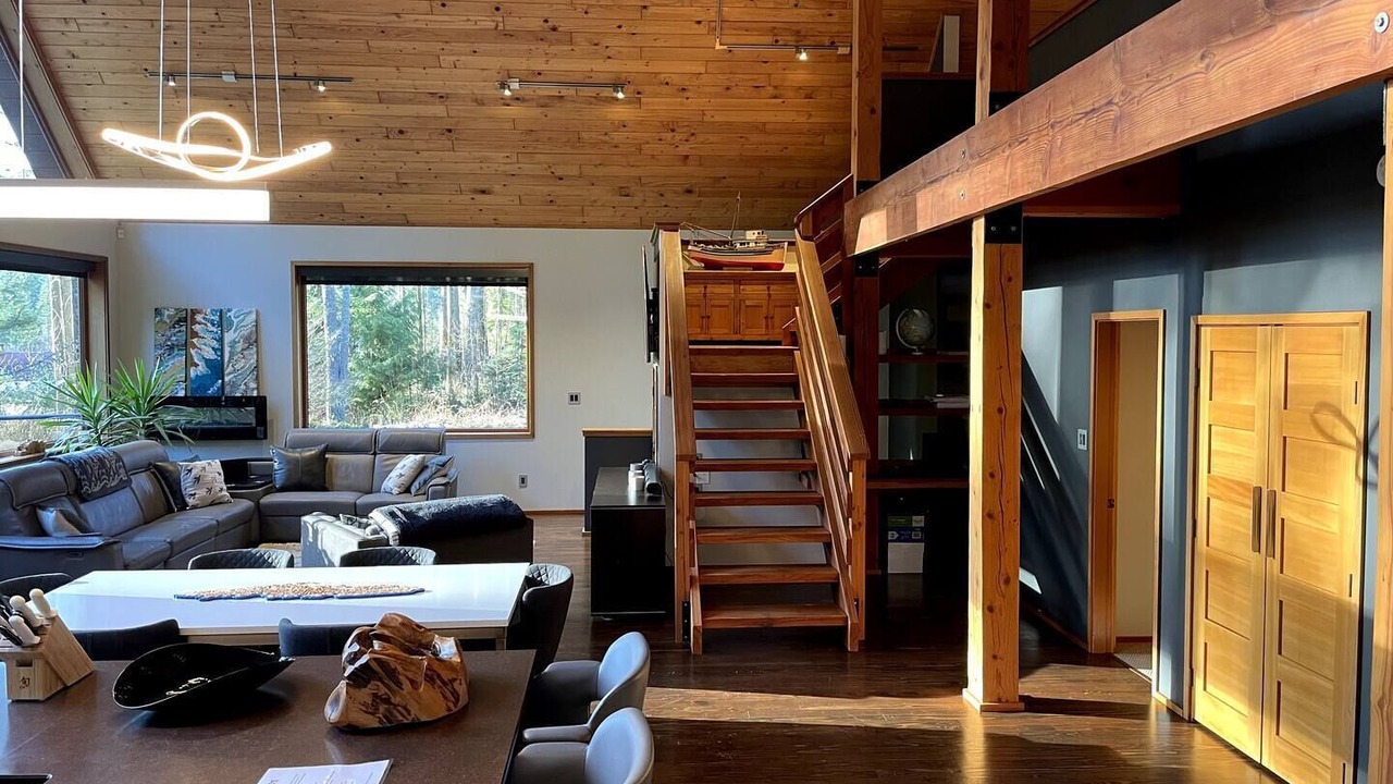 Photo of Livingroom in Courtenay