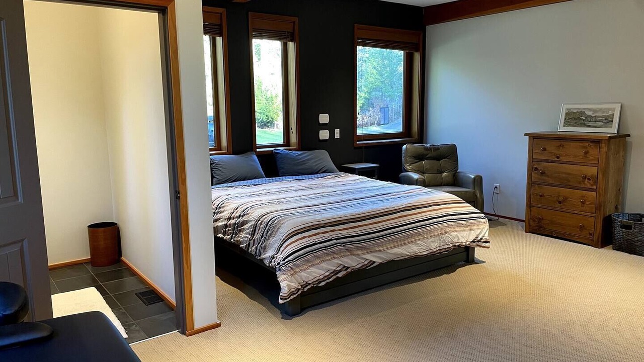Photo of Bedroom in Courtenay