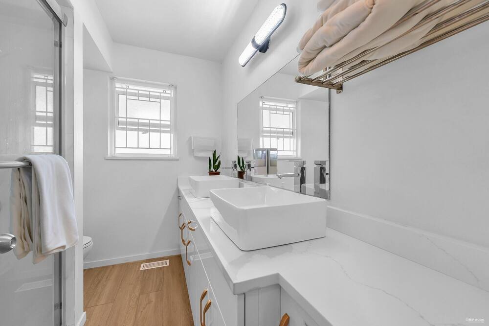 Photo of Bathroom in Sunset