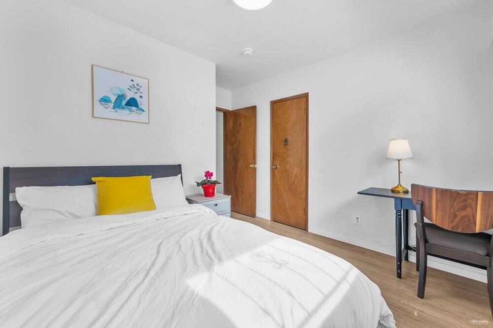 Photo of Bedroom in Sunset