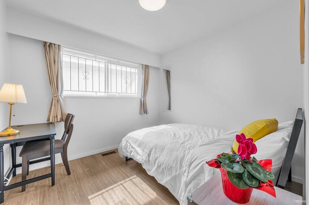 Photo of Bedroom in Sunset