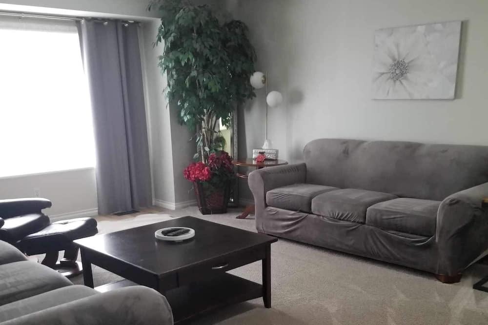 Photo of Livingroom in Langley