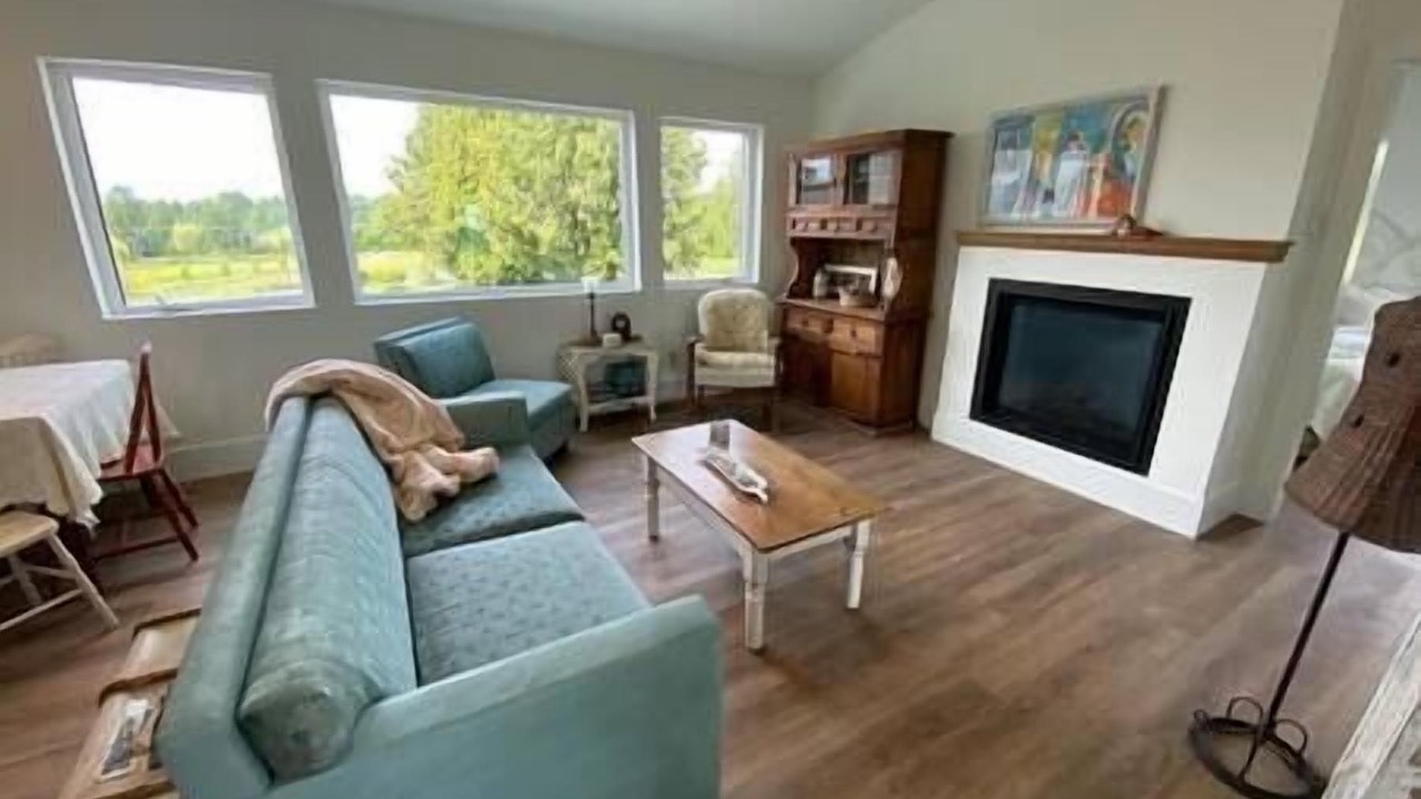 Photo of Livingroom in Langley