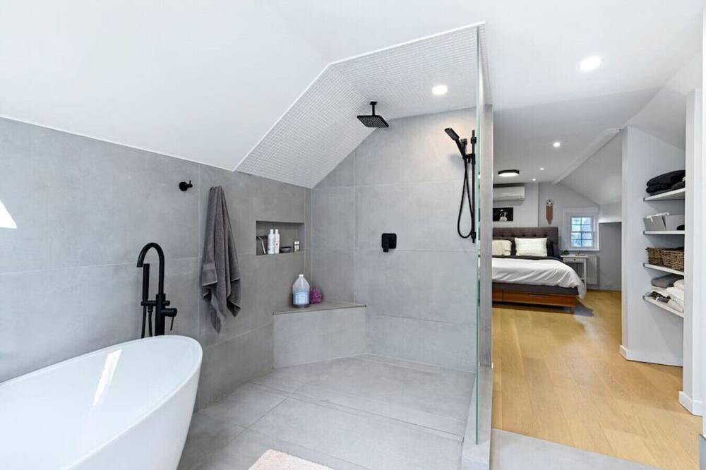 Photo of Bathroom in Cedarvale