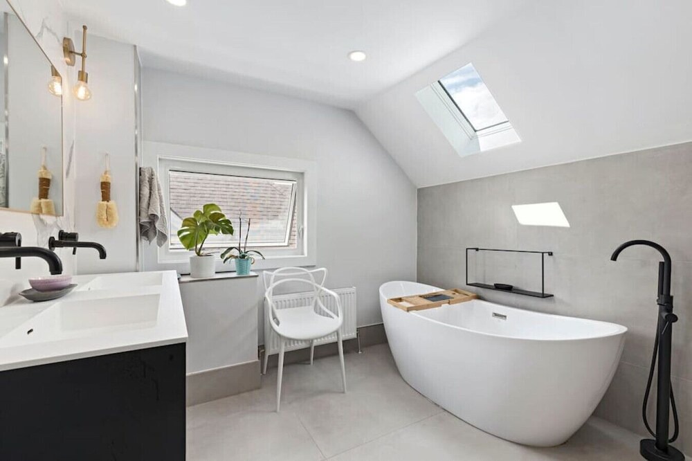 Photo of Bathroom in Cedarvale