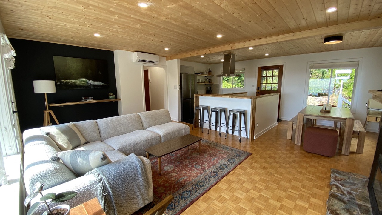 Photo of Livingroom in Juan de Fuca Electoral Area
