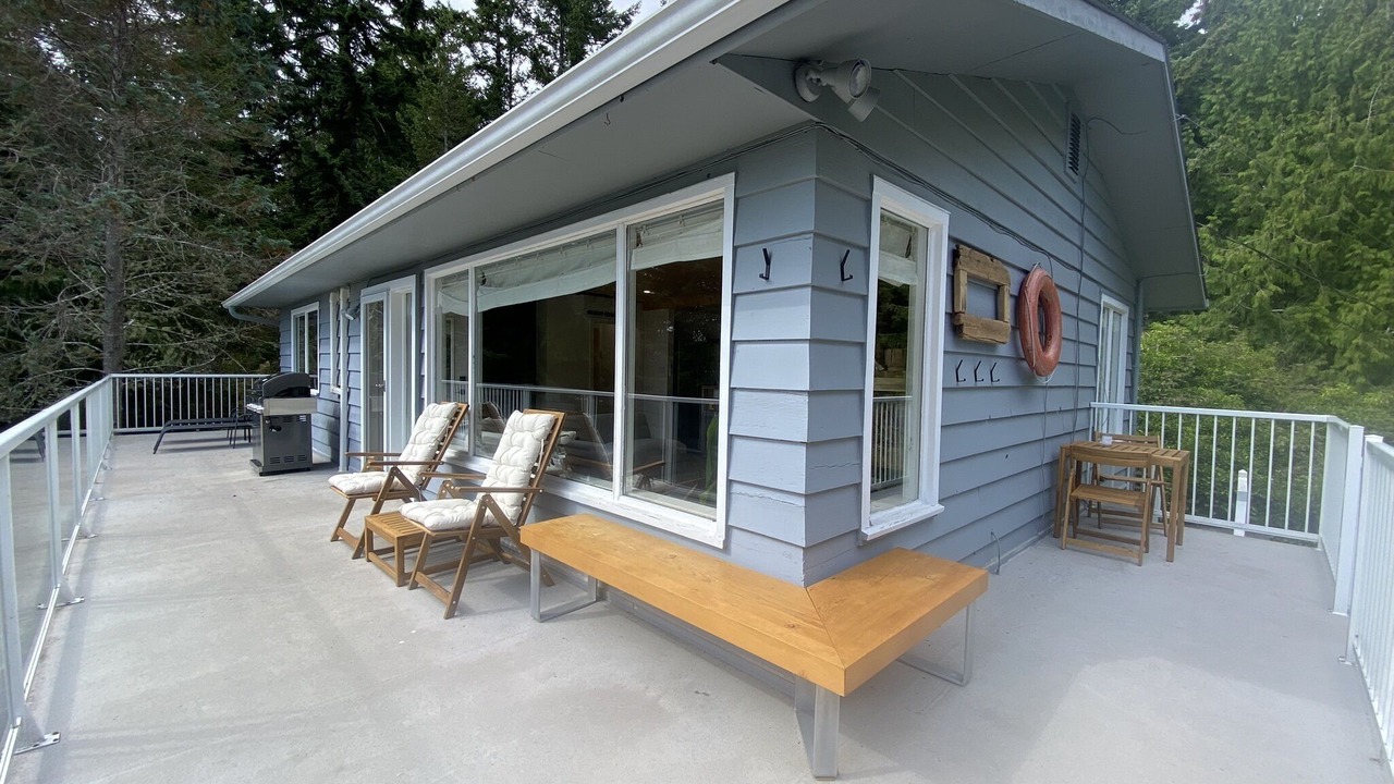 Photo of Patio Balcony in Juan de Fuca Electoral Area