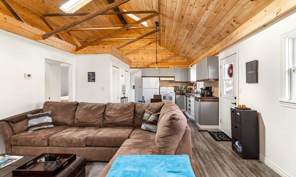 Photo of Livingroom in Prince Edward