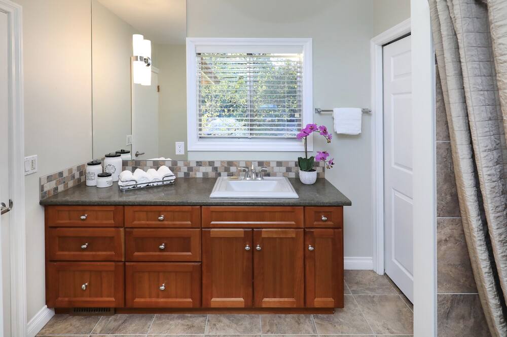 Photo of Bathroom in Maple Ridge