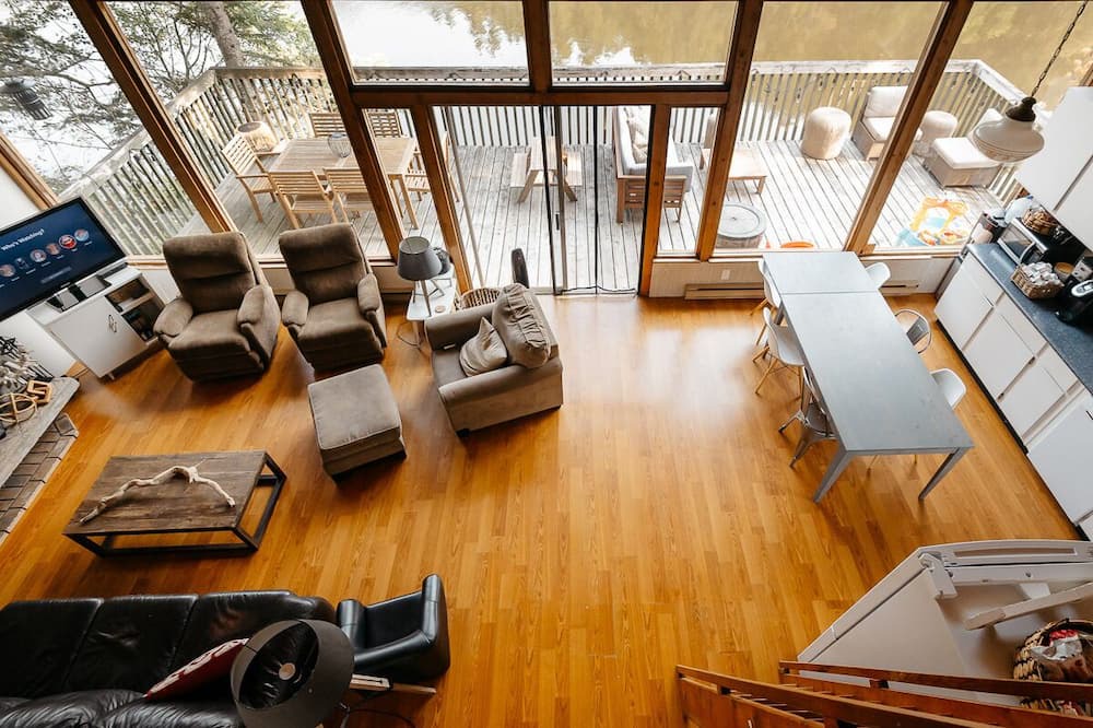Photo of Livingroom in Pender Island