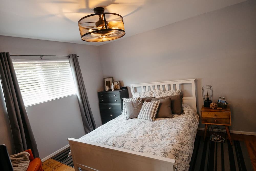 Photo of Bedroom in Pender Island