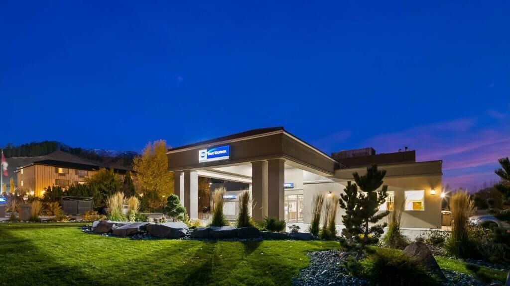 Photo of Outdoor in Golden
