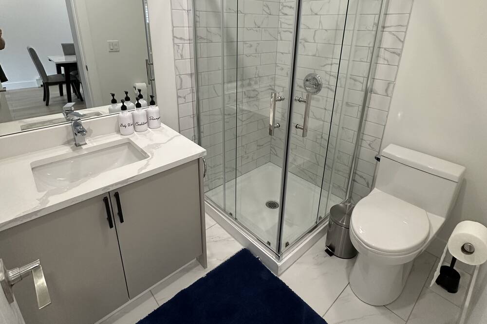 Photo of Bathroom in Sunset