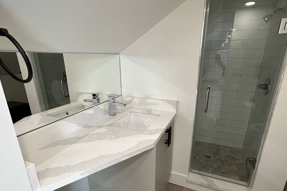 Photo of Bathroom in Sunset