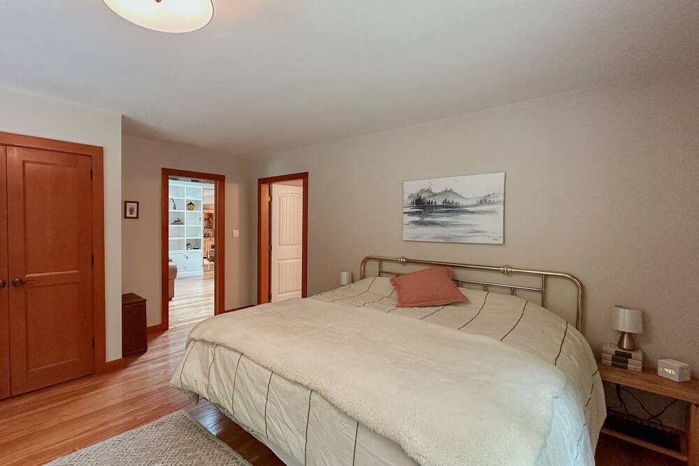 Photo of Bedroom in Mill Bay
