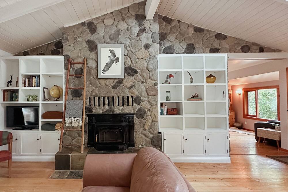 Photo of Livingroom in Mill Bay