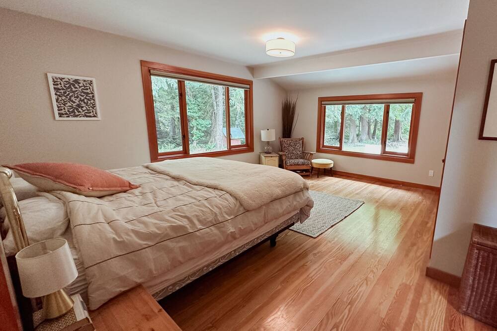 Photo of Bedroom in Mill Bay