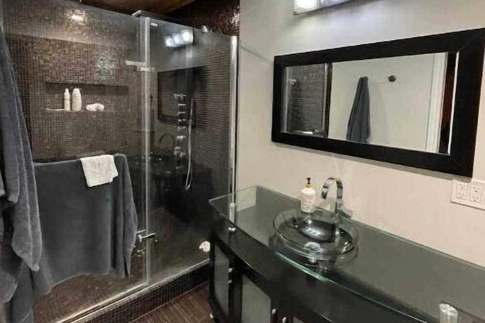 Photo of Bathroom in Port Franks