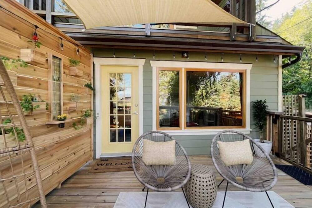 Photo of Patio Balcony in Gibsons