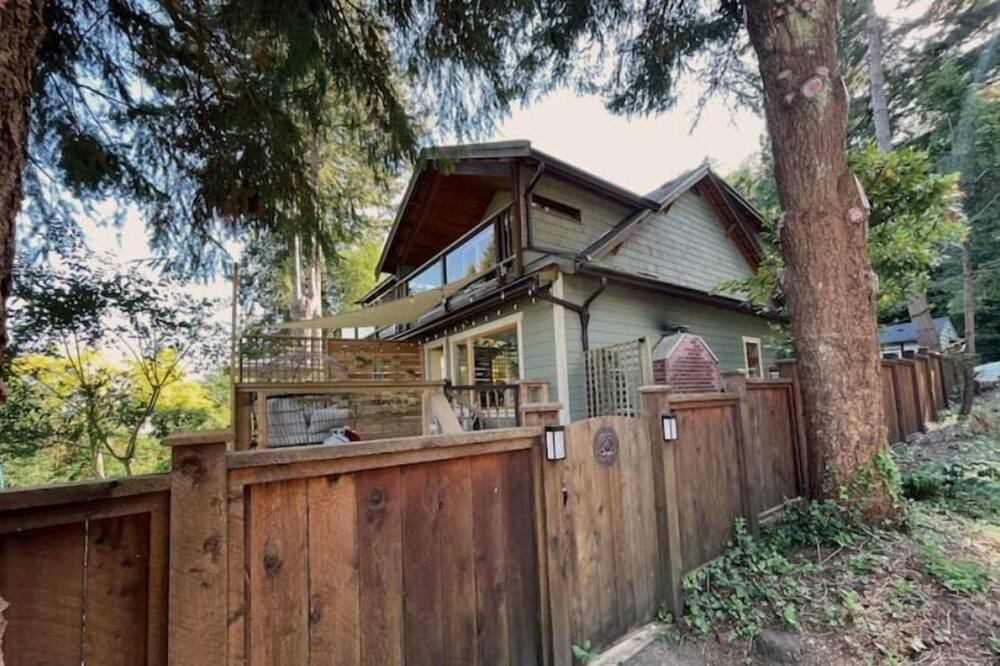 Photo of Outdoor in Gibsons