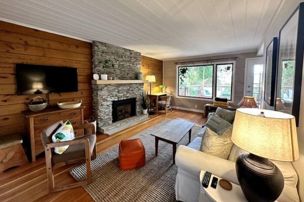 Photo of Livingroom in Gibsons