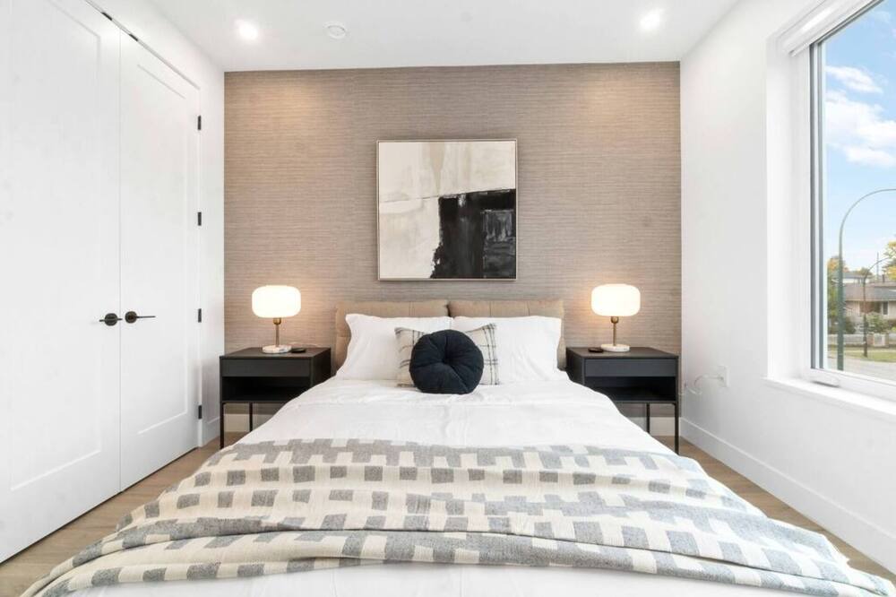 Photo of Bedroom in Sunset