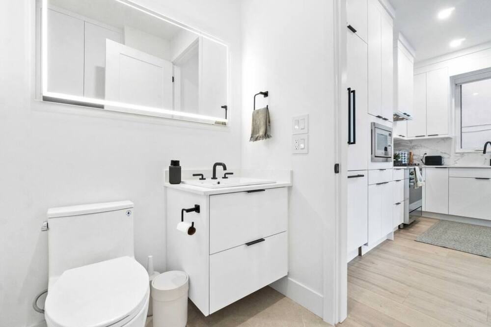 Photo of Bathroom in Sunset