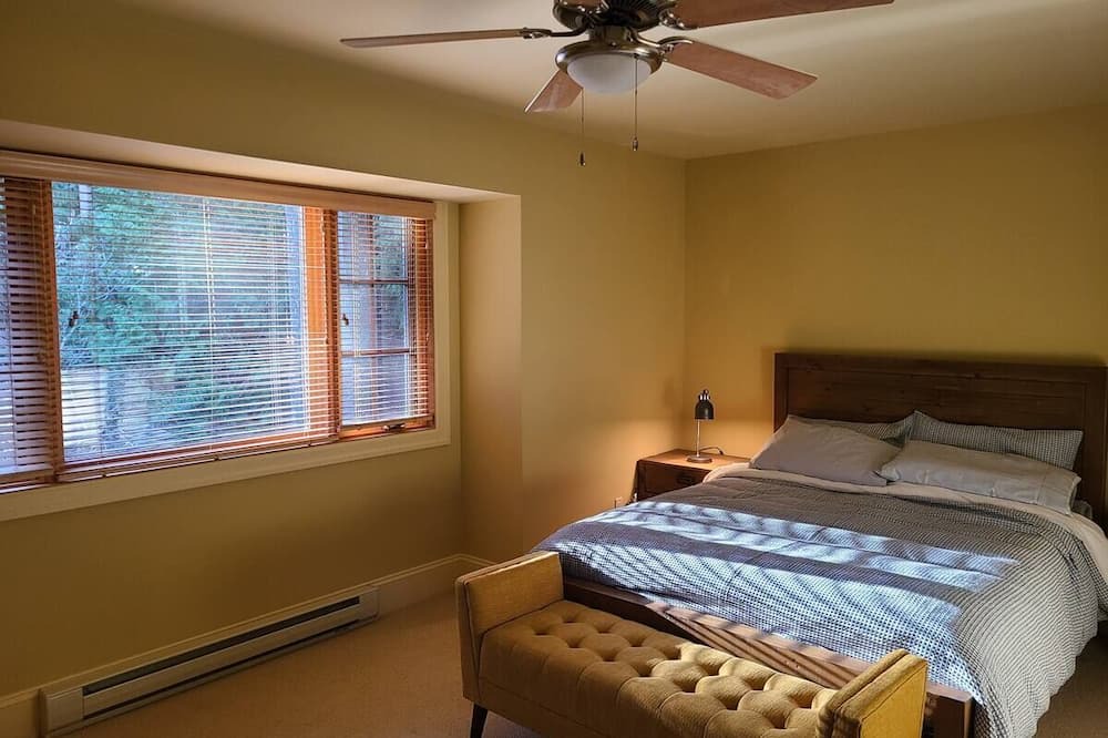 Photo of Bedroom in Halfmoon Bay