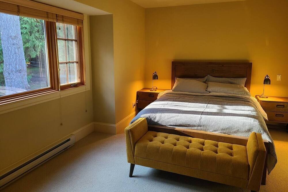 Photo of Bedroom in Halfmoon Bay