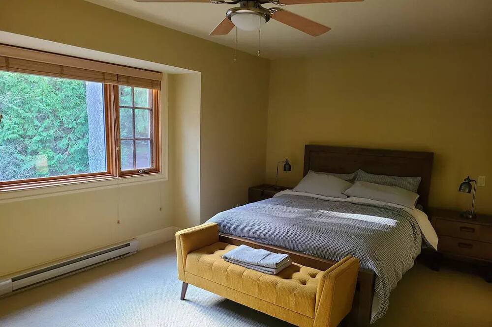 Photo of Bedroom in Halfmoon Bay