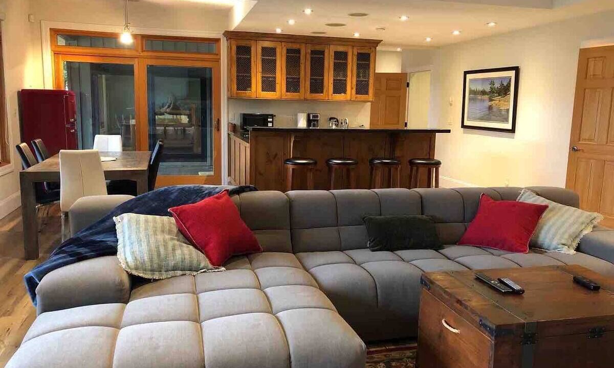 Photo of Livingroom in Halfmoon Bay